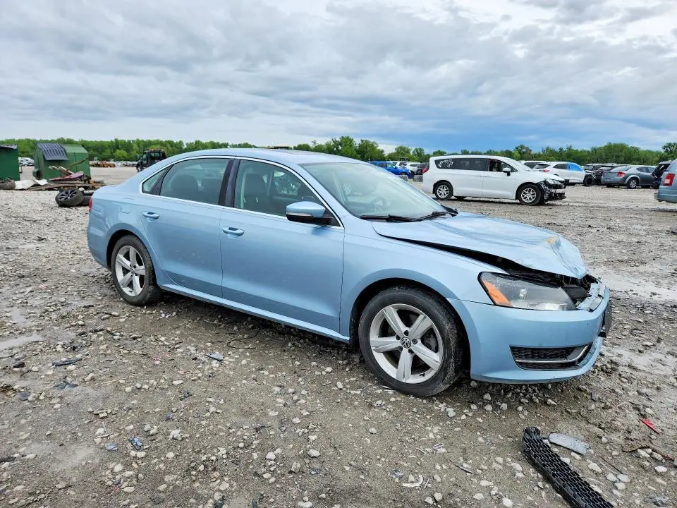 2013 VOLKSWAGEN PASSAT SE  