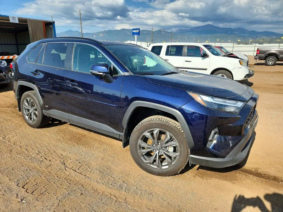 2022 TOYOTA RAV4 XLE PREMIUM  