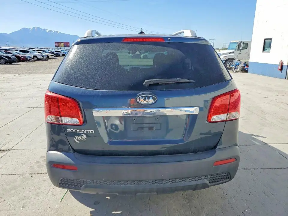 2011 KIA SORENTO LX  