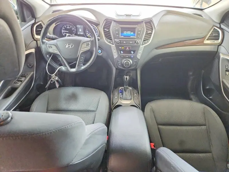 2018 HYUNDAI SANTA FE SE  