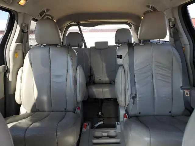 2013 TOYOTA SIENNA XLE  