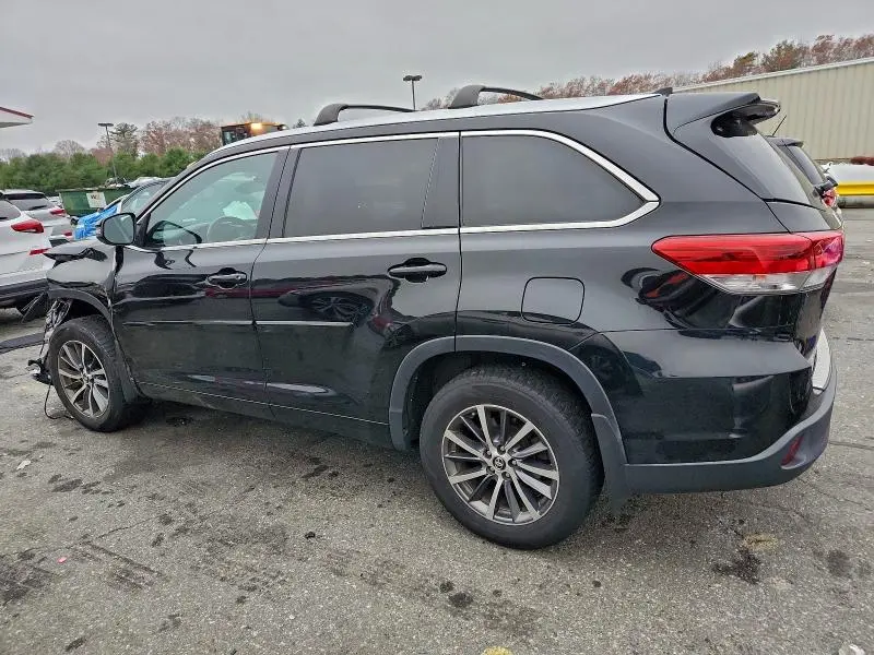 2017 TOYOTA HIGHLANDER SE  