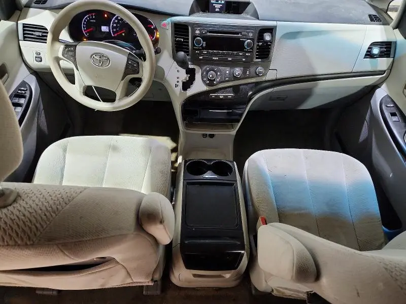 2011 TOYOTA SIENNA LE  