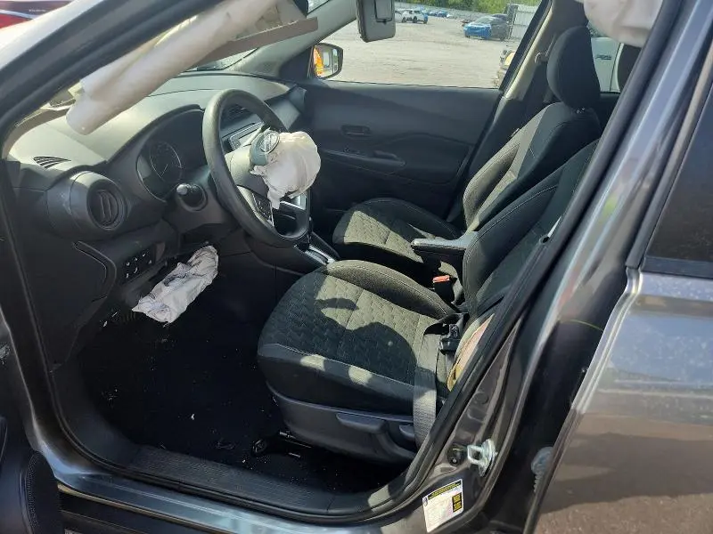 2021 NISSAN KICKS S  