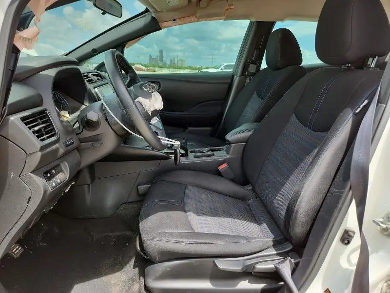 2022 NISSAN LEAF SV  
