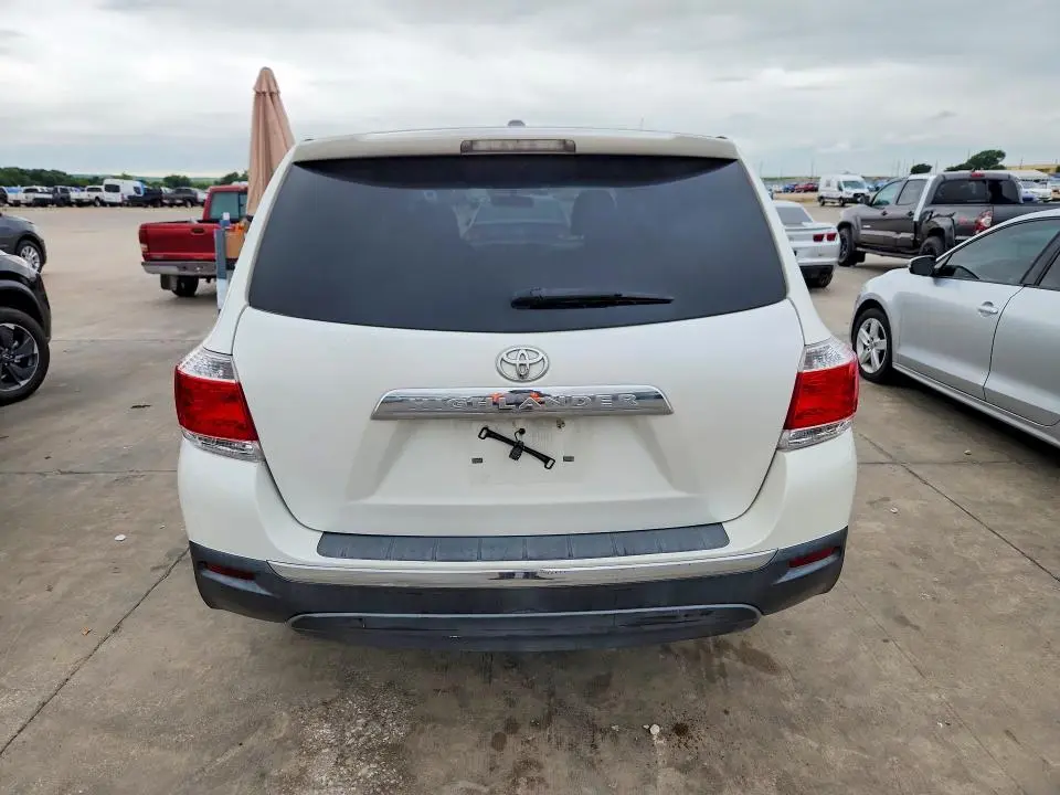 2011 TOYOTA HIGHLANDER BASE  
