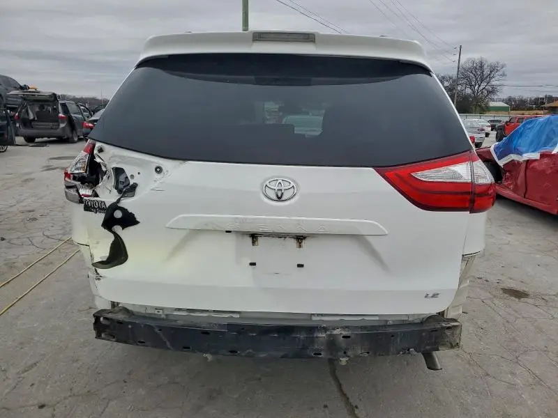2019 TOYOTA SIENNA LE  