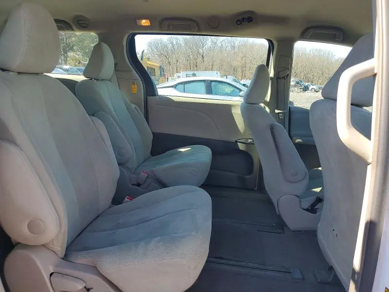 2014 TOYOTA SIENNA L 7-PASSENGER  