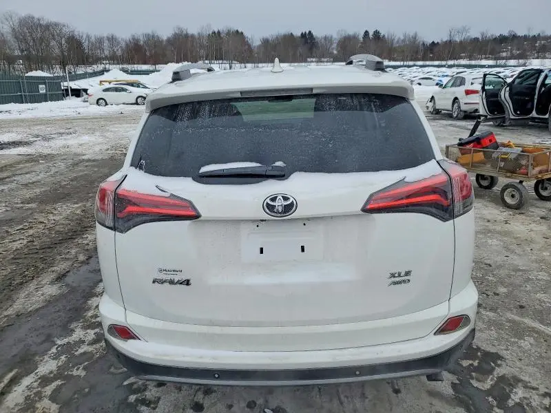 2017 TOYOTA RAV4 XLE  