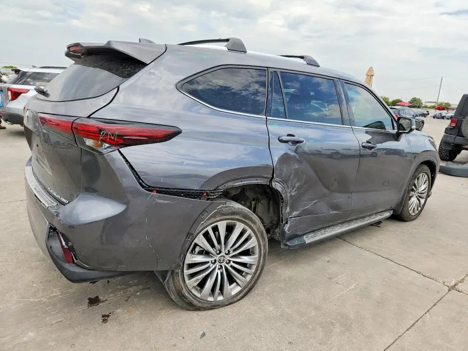 2025 TOYOTA HIGHLANDER PLATINUM  