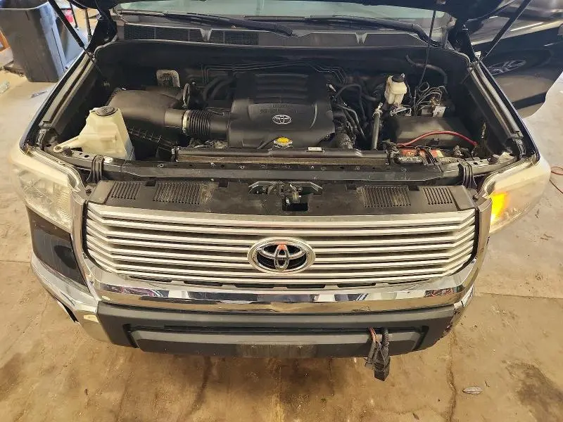 2017 TOYT TUNDRA SR5   