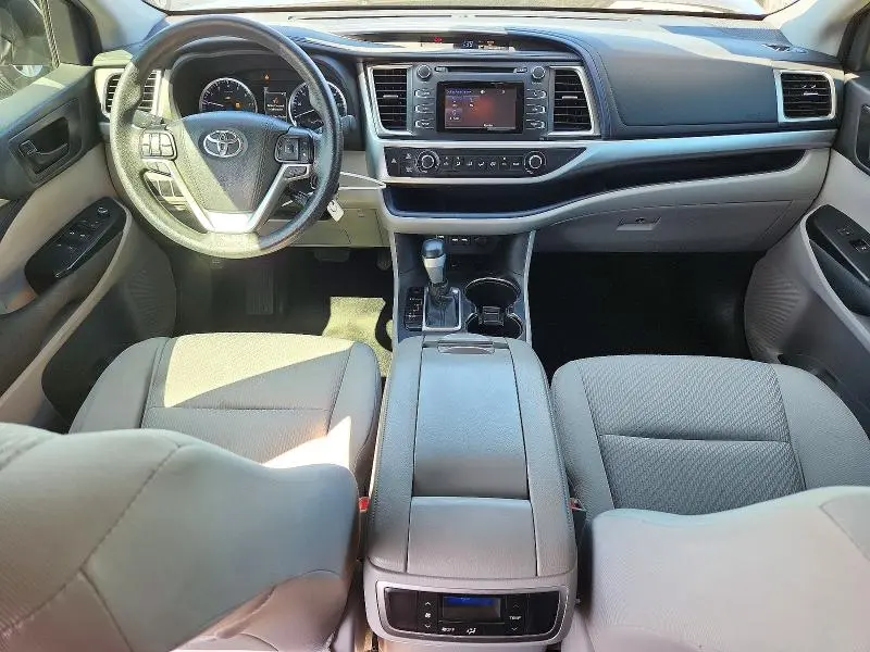 2019 TOYOTA HIGHLANDER LE  