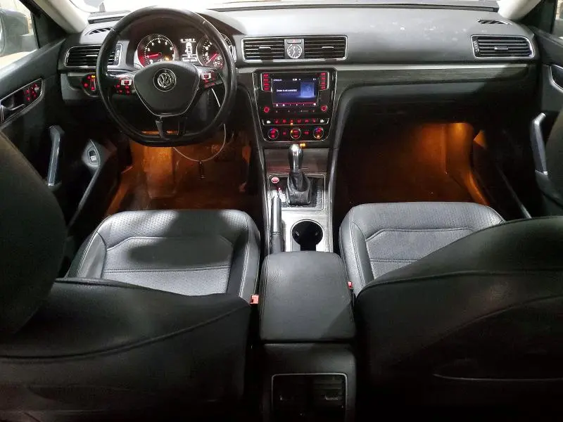 2016 VOLKSWAGEN PASSAT   