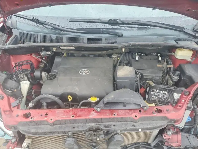 2015 TOYOTA SIENNA LE  