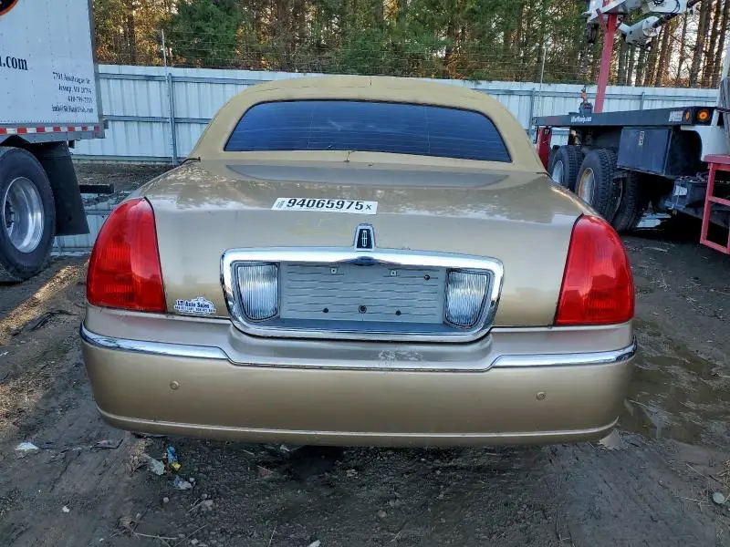 2011 LINCOLN TOWN CAR   