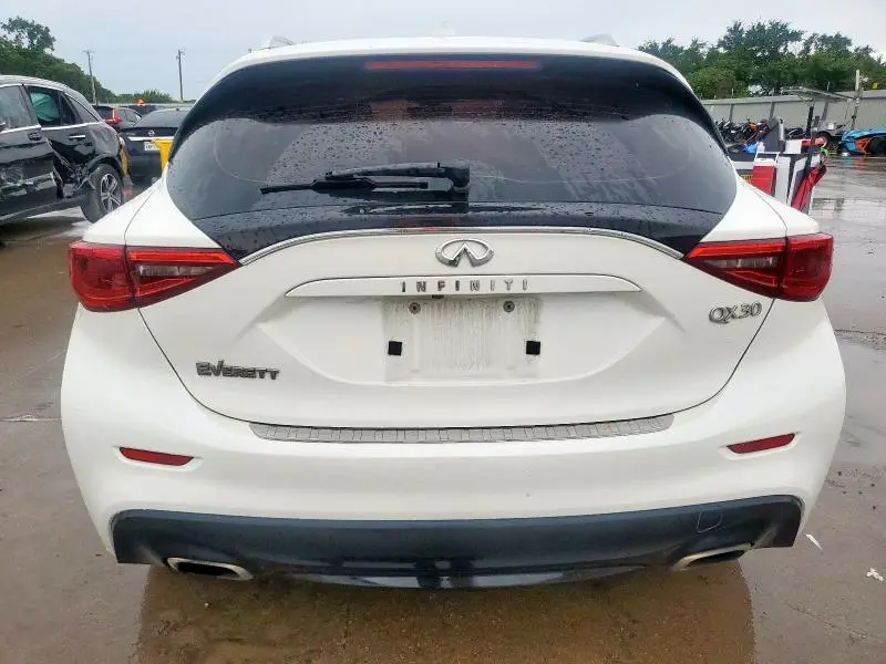 2018 INFINITI QX30 BASE  