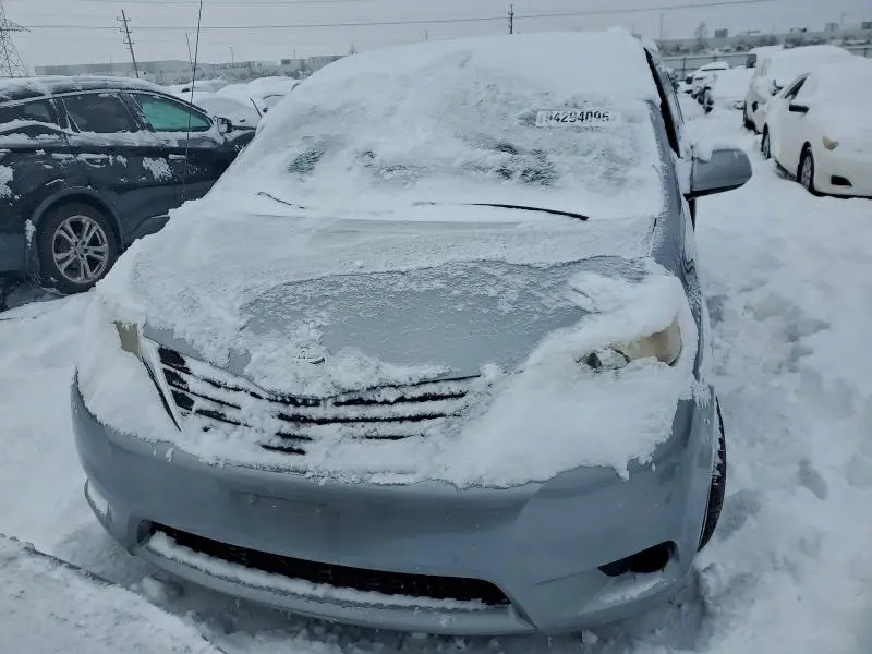 2011 TOYOTA SIENNA LE  