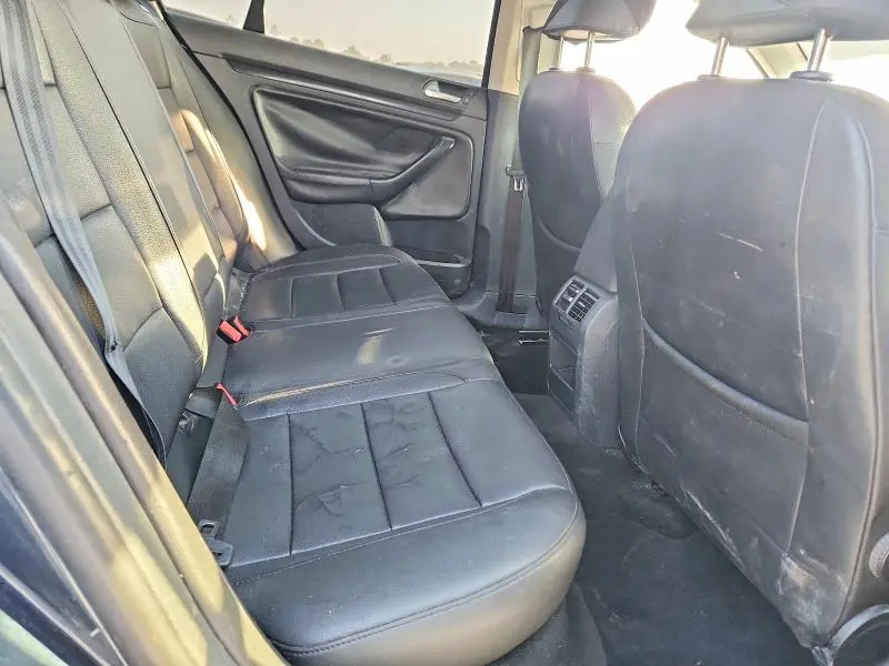 2010 VOLKSWAGEN JETTA SE  