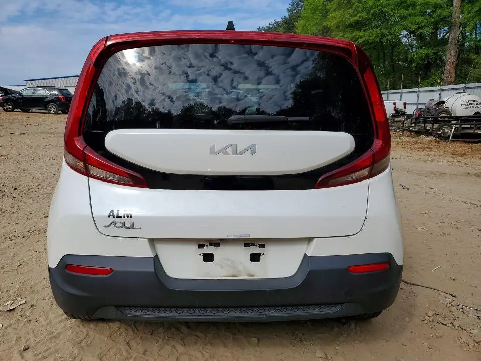 2022 KIA SOUL LX  