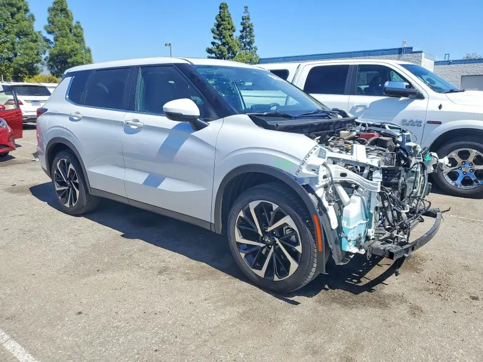 2024 MITSUBISHI OUTLANDER SE  