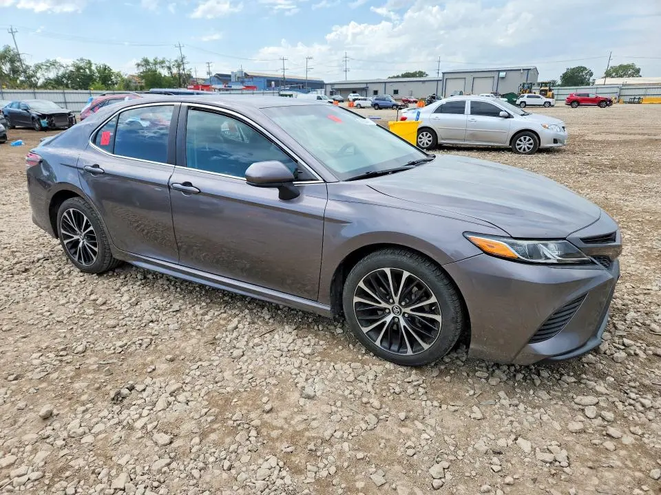 2018 TOYOTA CAMRY SE  