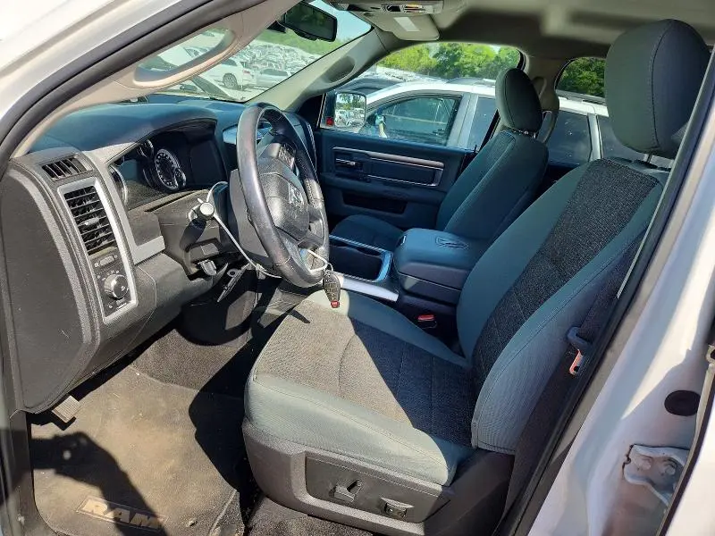 2017 RAM 1500 SLT  