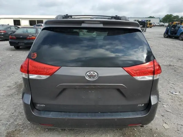 2011 TOYOTA SIENNA XLE  