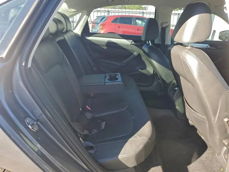 2013 VOLKSWAGEN PASSAT SE  