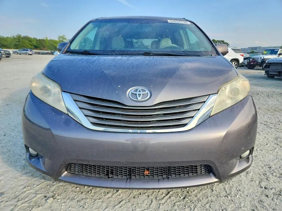 2013 TOYOTA SIENNA XLE 8-PASSENGER  