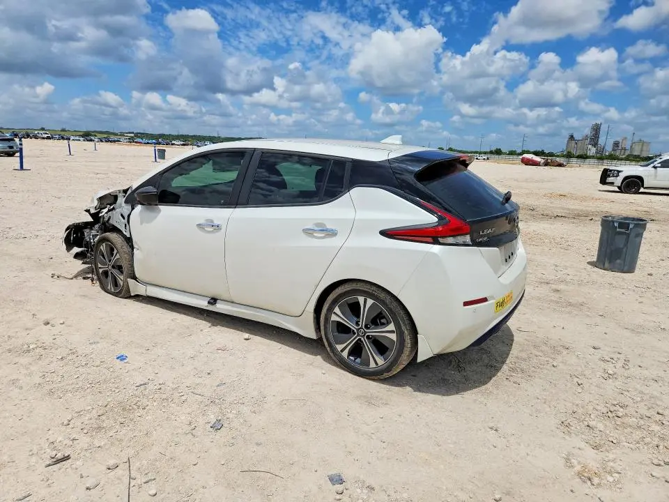 2022 NISSAN LEAF SV  
