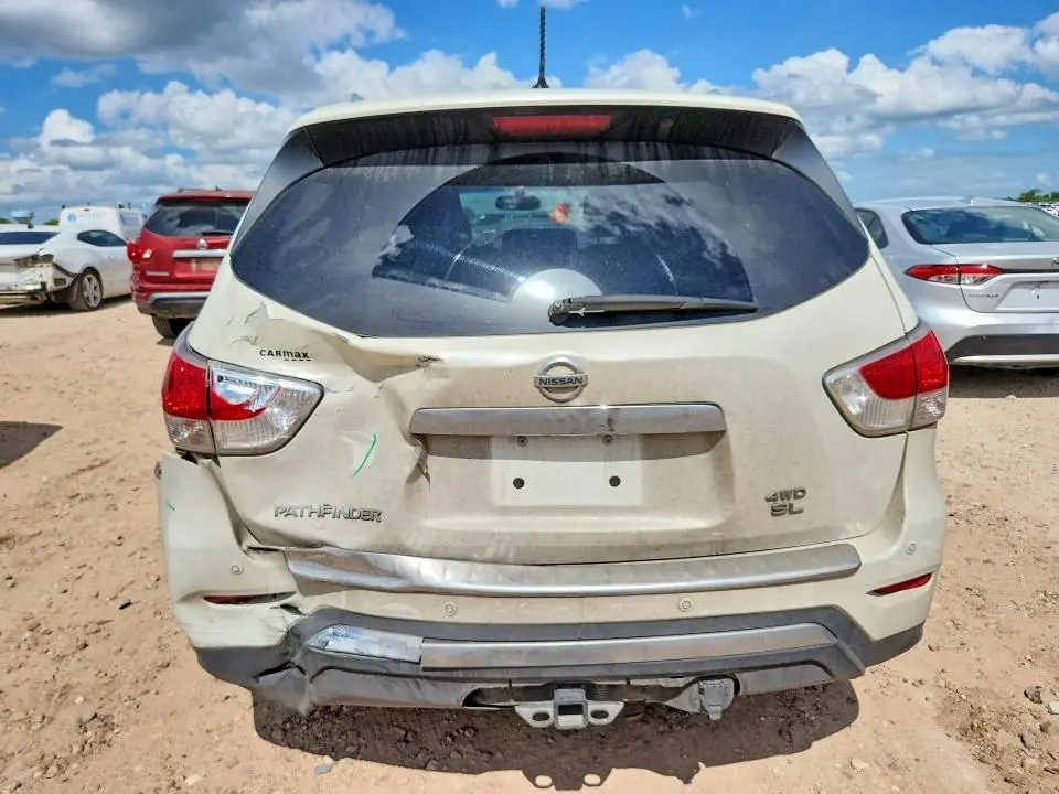 2016 NISSAN PATHFINDER SL  