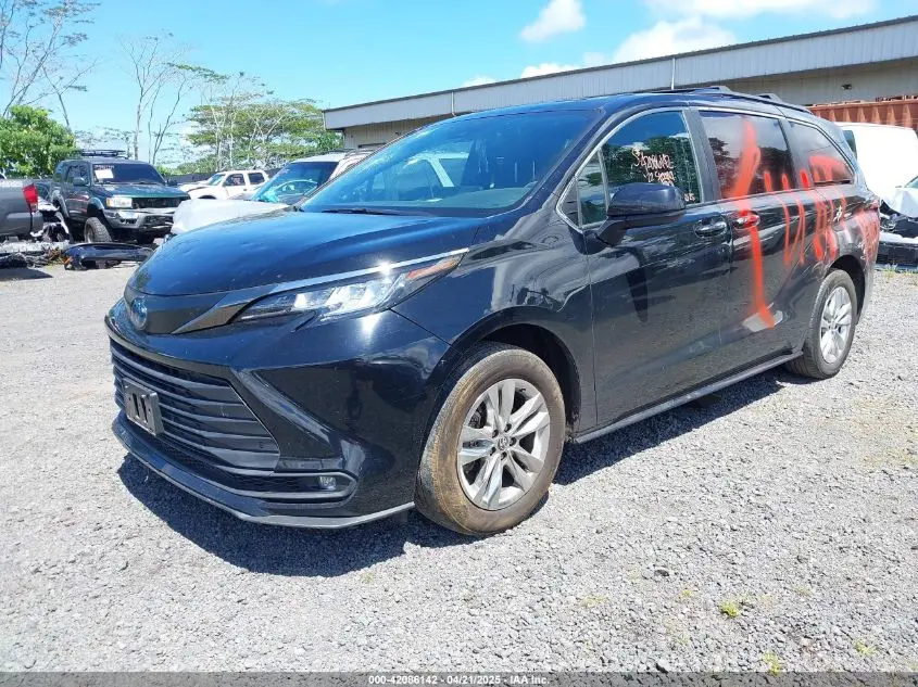 2022 TOYOTA SIENNA XLE WOODLAND EDITION