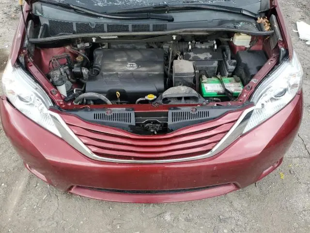 2015 TOYOTA SIENNA LE  