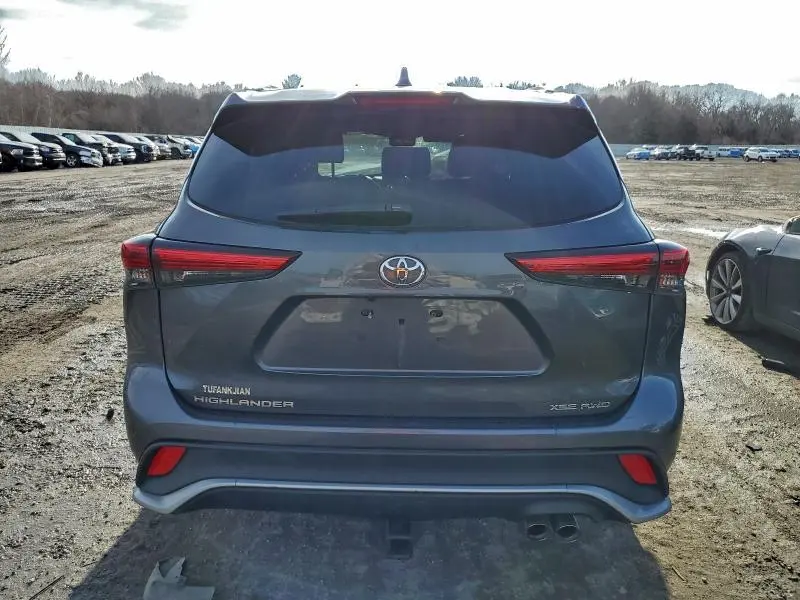 2021 TOYOTA HIGHLANDER XSE  