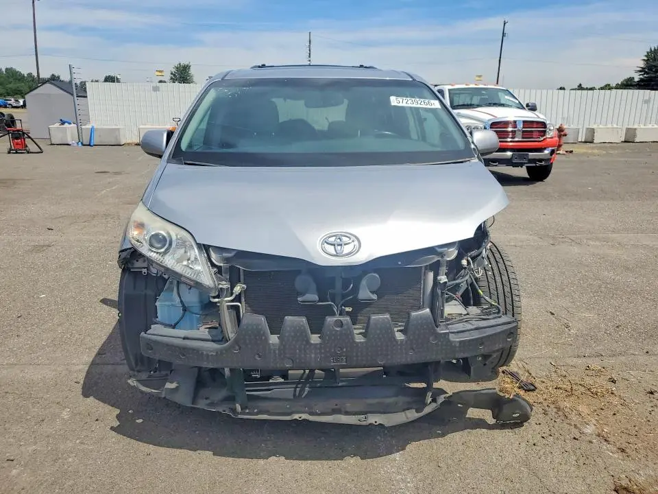 2017 TOYOTA SIENNA XLE 8-PASSENGER  
