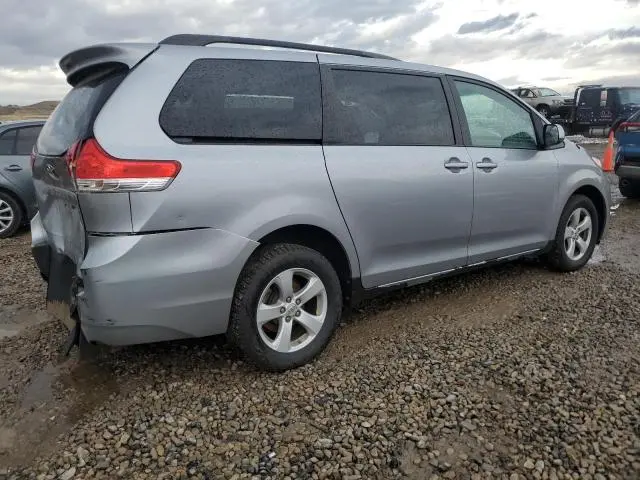2011 TOYOTA SEINNA   