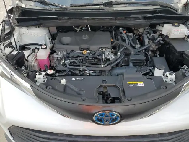 2021 TOYOTA SIENNA XLE  