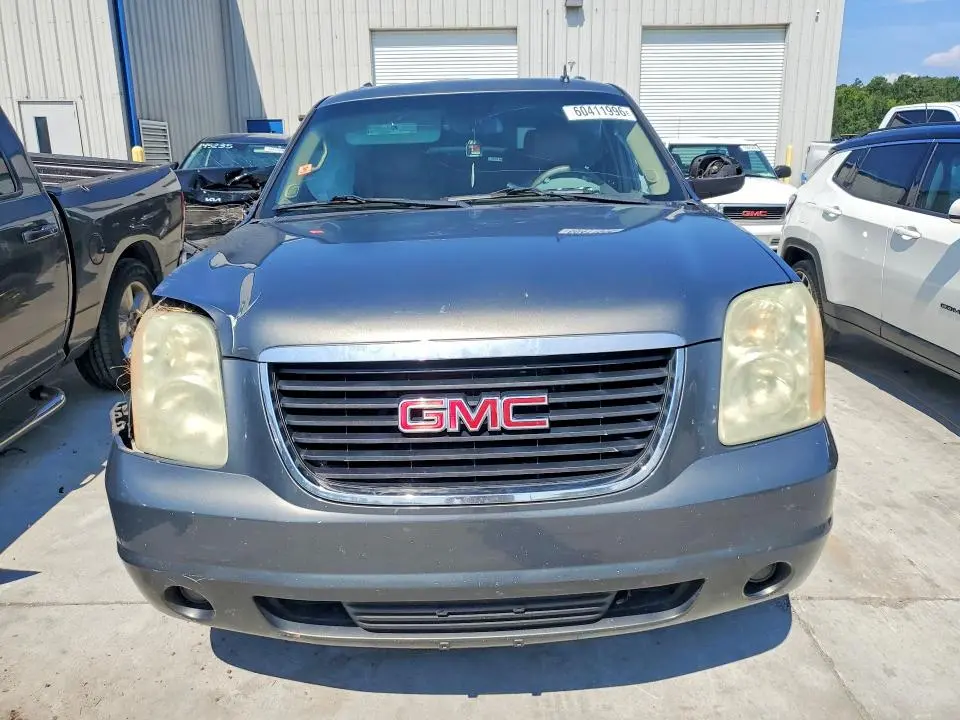 2011 GMC YUKON SLE  