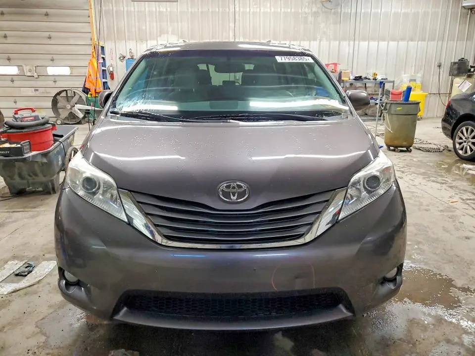2013 TOYOTA SIENNA XLE  
