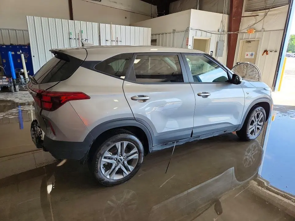 2023 KIA SELTOS LX  