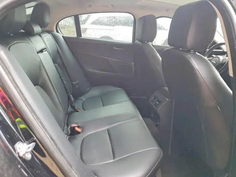 2019 JAGUAR XE   