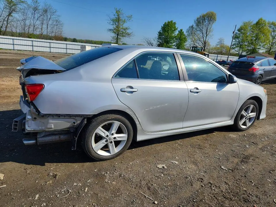 2012 TOYOTA CAMRY SE  