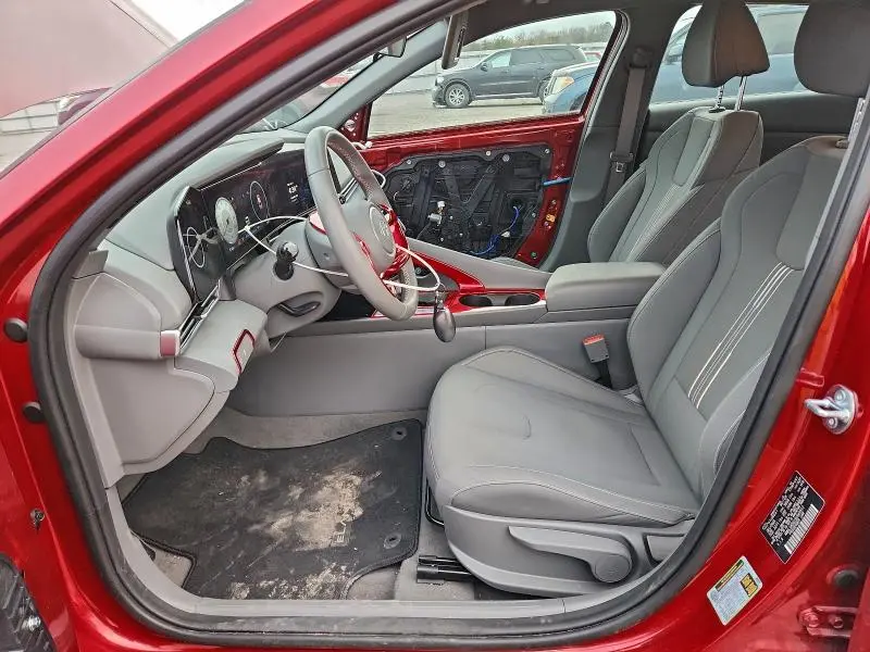 2025 HYUNDAI ELANTRA SEL  