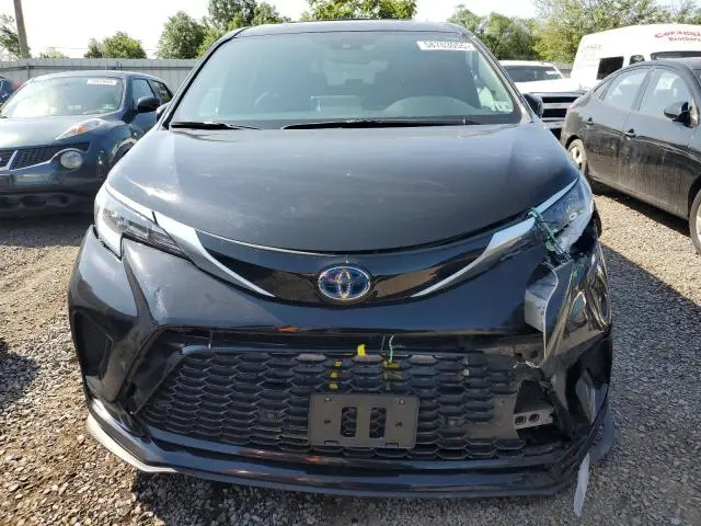 2021 TOYOTA SIENNA XSE  