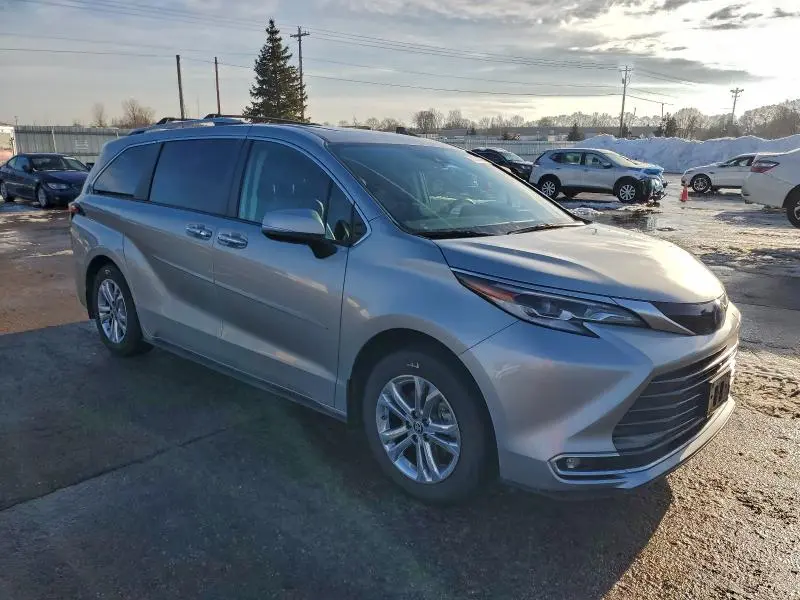 2023 TOYOTA SIENNA LIMITED  