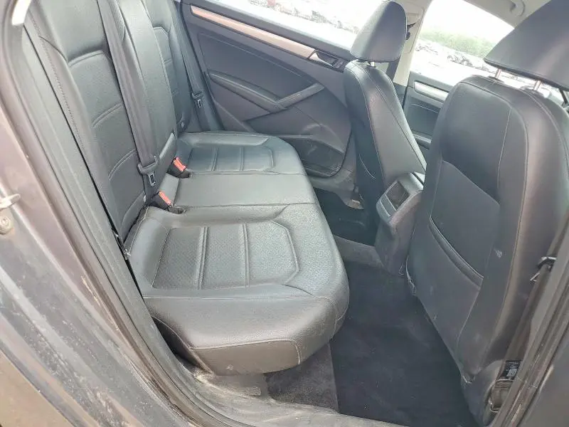 2015 VOLKSWAGEN PASSAT S  