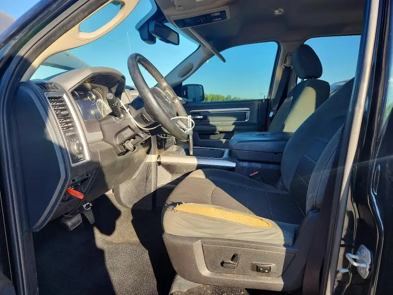 2016 RAM 1500 SLT  