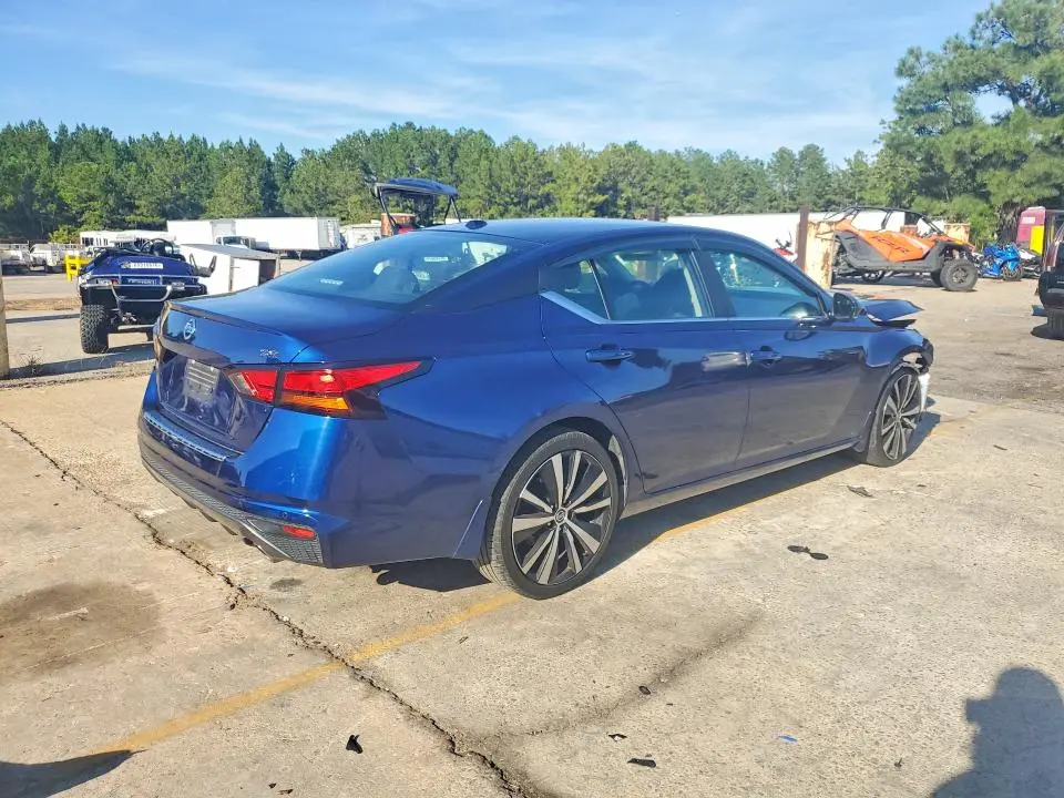 2021 NISSAN ALTIMA SR  