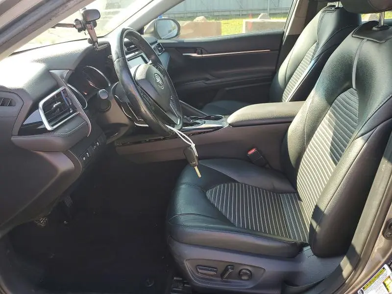 2018 TOYOTA CAMRY SE  
