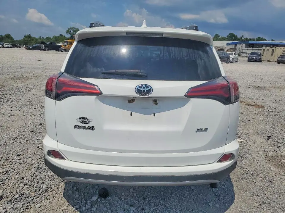 2018 TOYOTA RAV4 XLE  